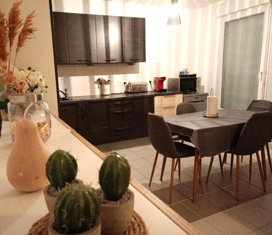 Superbe Appartement ,Proche De Paris, Dans Residence Privee , Ideal Familles, Parking Et Wifi Gratuits! ! ! Вітрі-сюр-Сен Екстер'єр фото